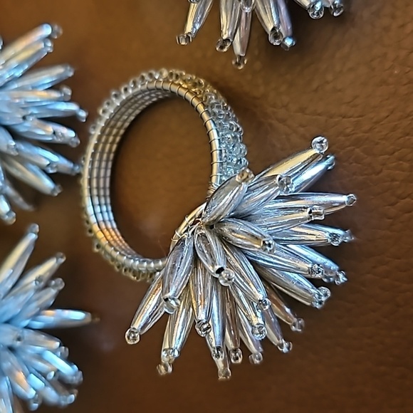 CYNTHIA ROWLEY Set of Four Starburst Holiday Beaded Napkin Rings - Picture 2 of 7